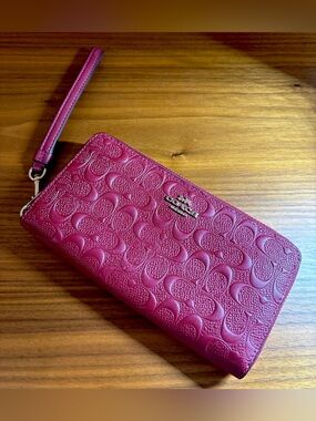 NWOT Coach Red Long Wallet With Signature Logo Classic Style